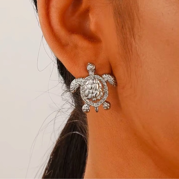 Sea Turtle Silver Stud Earrings - Picture 2 of 4